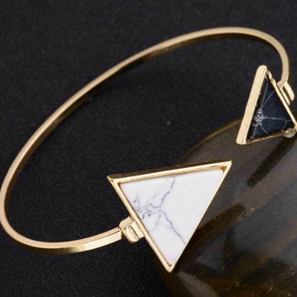 RENNE | Adjustable Triangle Marble Boho Bracelet - Picture 6 of 6